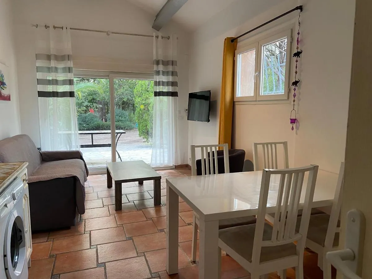 A la Verte Campagne - Appartements / Gîtes Roquebrune-sur Argens 0*,  France