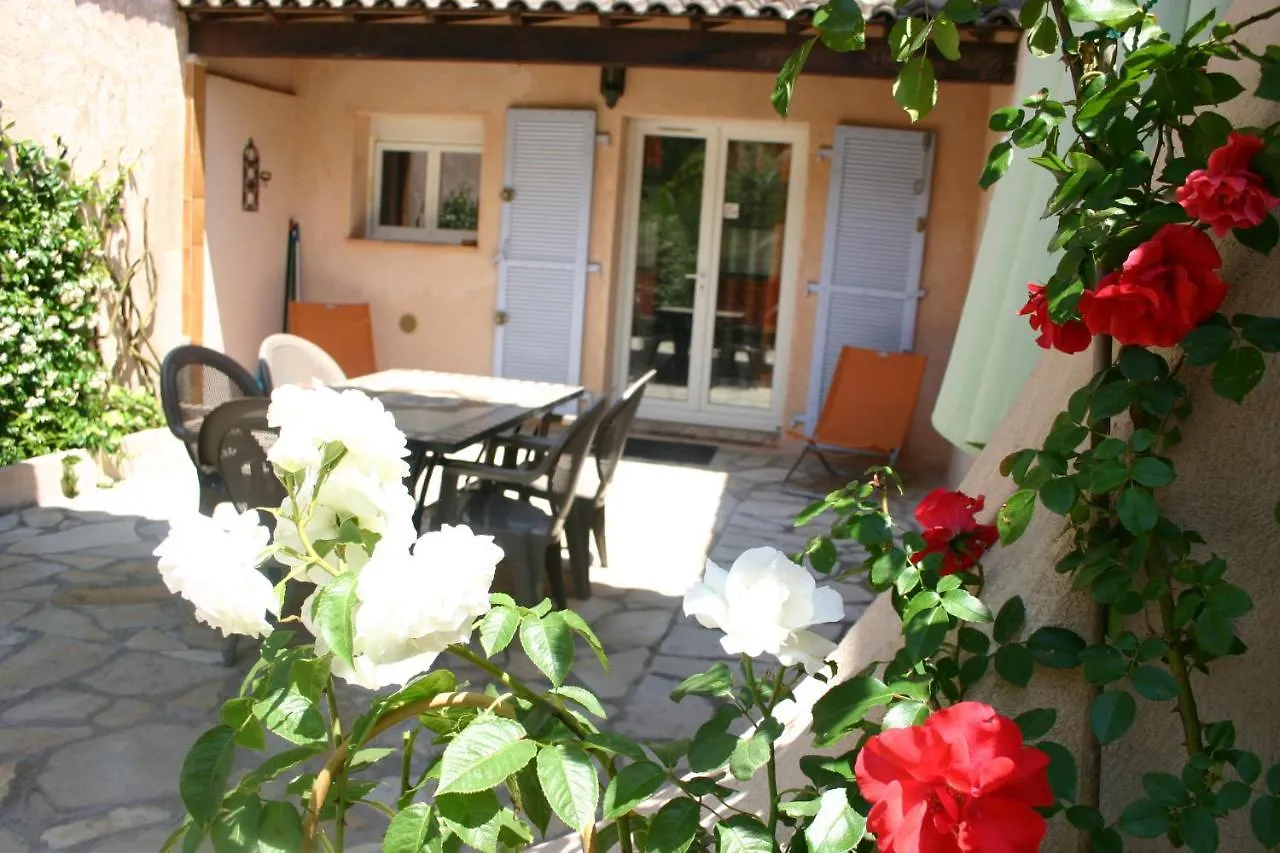 A La Verte Campagne - Appartements / Gites Roquebrune-sur-Argens Gasthuis